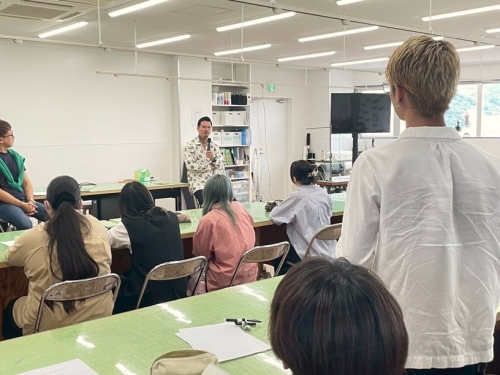 学生からの質問にも答えてもらいました