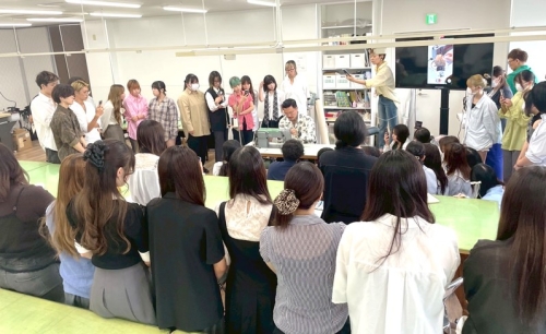先生がミシンを操る様子は、圧巻…！